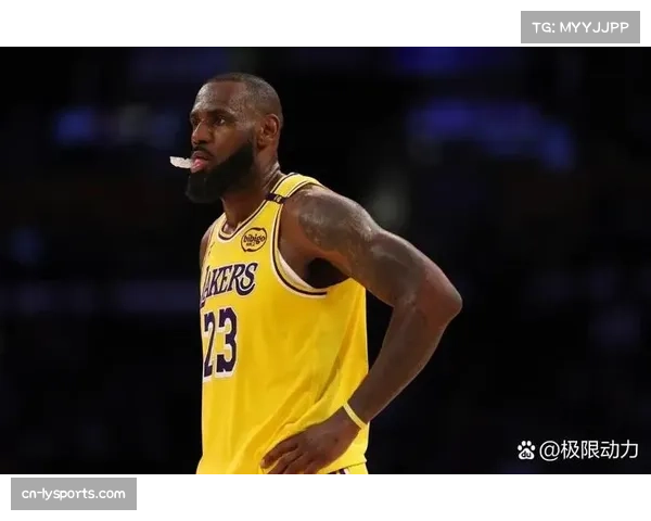 NBA常规赛：里夫斯连续高分助湖人，书写个人里程碑时刻